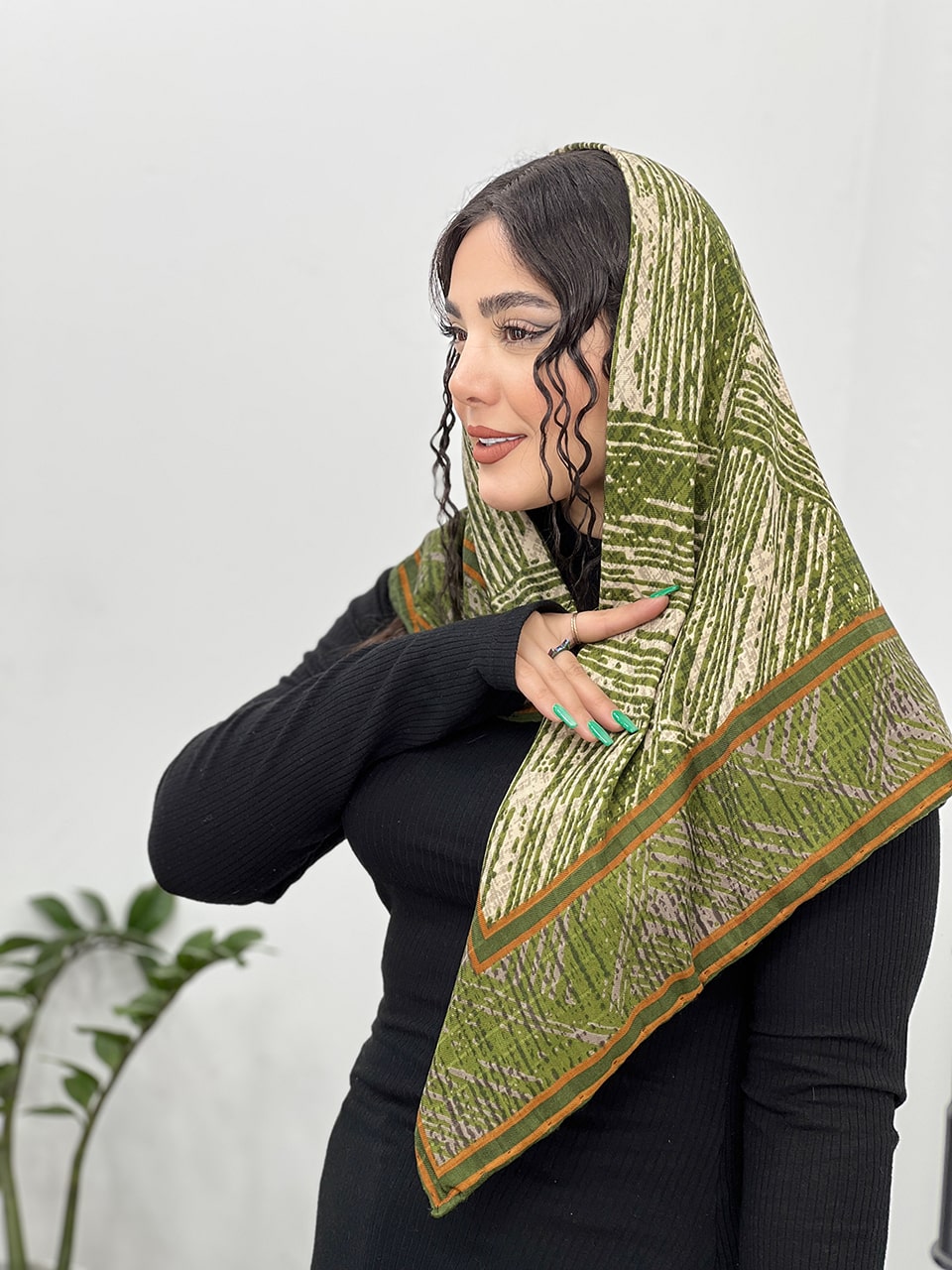روسری چهارفصل طرحدار دخترانه مادام بلا