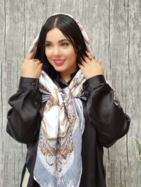 روسری گل دار نخی شال و روسری مادام بلا
