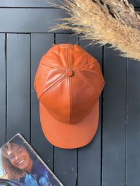 کلاه چرم پره دار تک رنگ مادام بلا