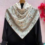 روسری حاشیه دار زنانه فروشگاه مادام بلا