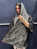 شال نخی رنگی طرح اشکال مادام بلا رشت