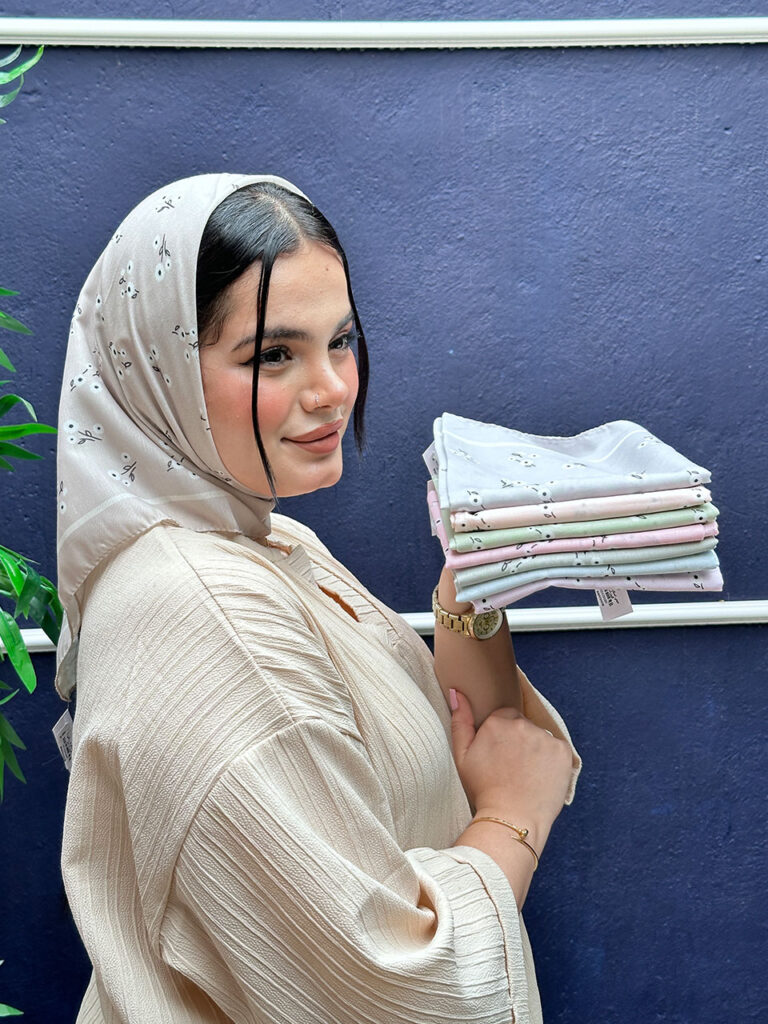مینی اسکارف نخی گلدار شال مادام بلا