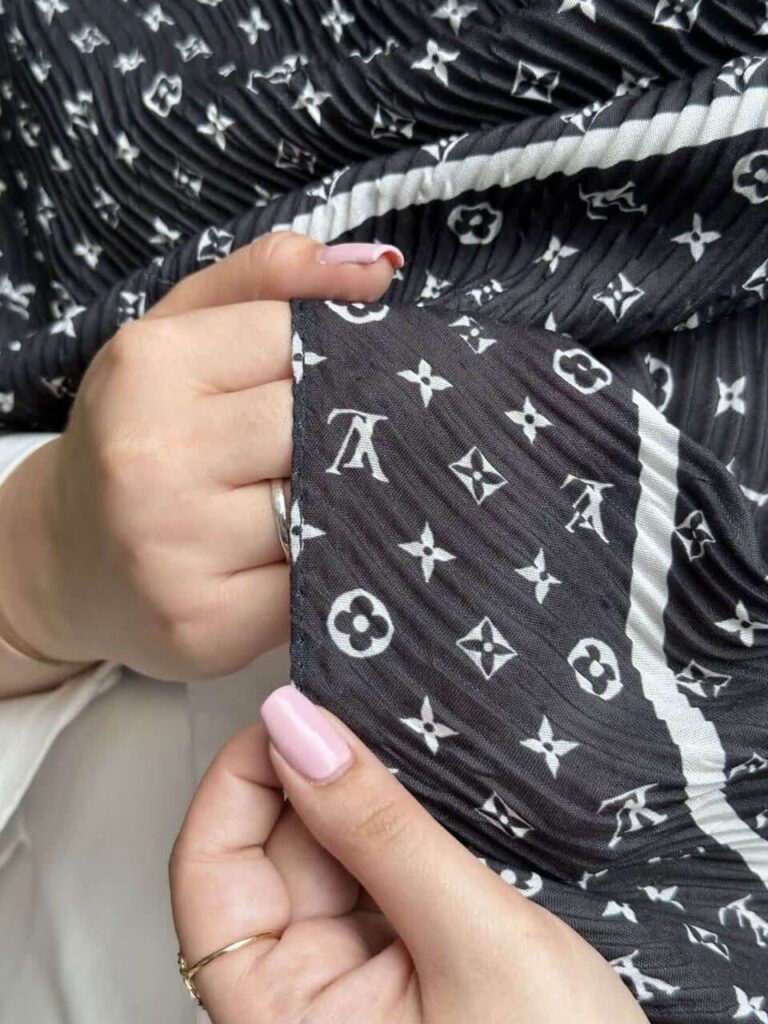 شال مارک پلیسه مشکی