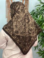 روسری نخی طرحدار سنتی مادام بلا