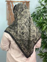 روسری نخی طرحدار سنتی مادام بلا