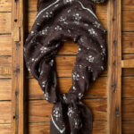 مینی اسکارف نخی قهوه ای