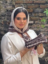 مینی اسکارف نخی قهوه ای