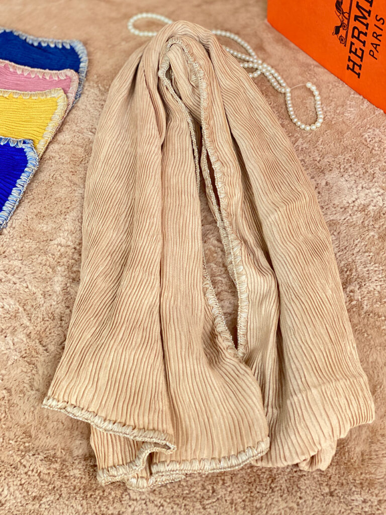 شال پلیسه دور بافت