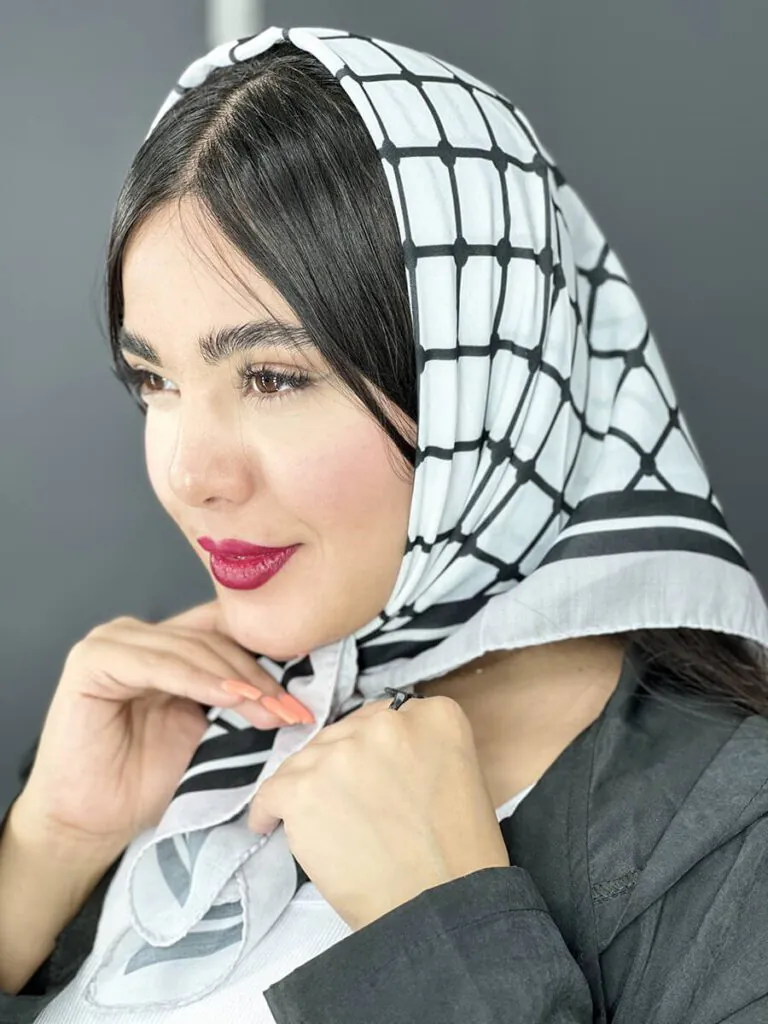آموزش بستن مینی اسکارف سفید مشکی