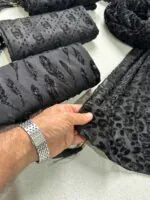 شال مخمل گل برجسته مخمل مشکی مادام بلا