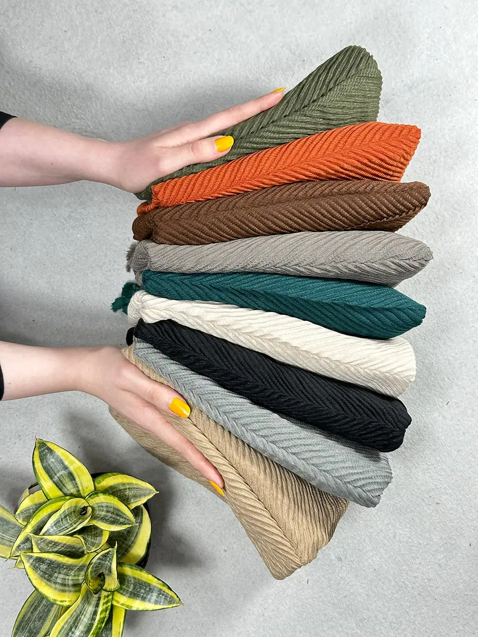 4034-1-min شال نخی وارداتی پلیسه شال و روسری مادام بلا