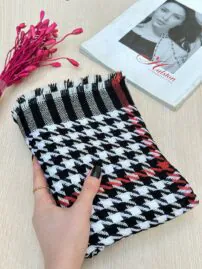 شال بافت ضخیم طرح پیچازی شال مادام بلا