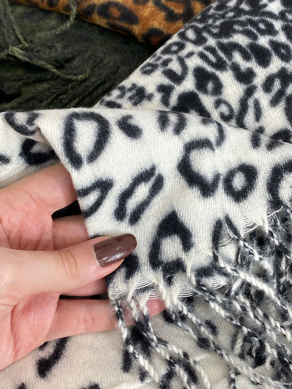 شال موهر پاییزه طرح پلنگی مادام بلا