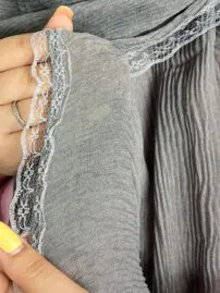 شال پلیسه لبه توری مادام بلا