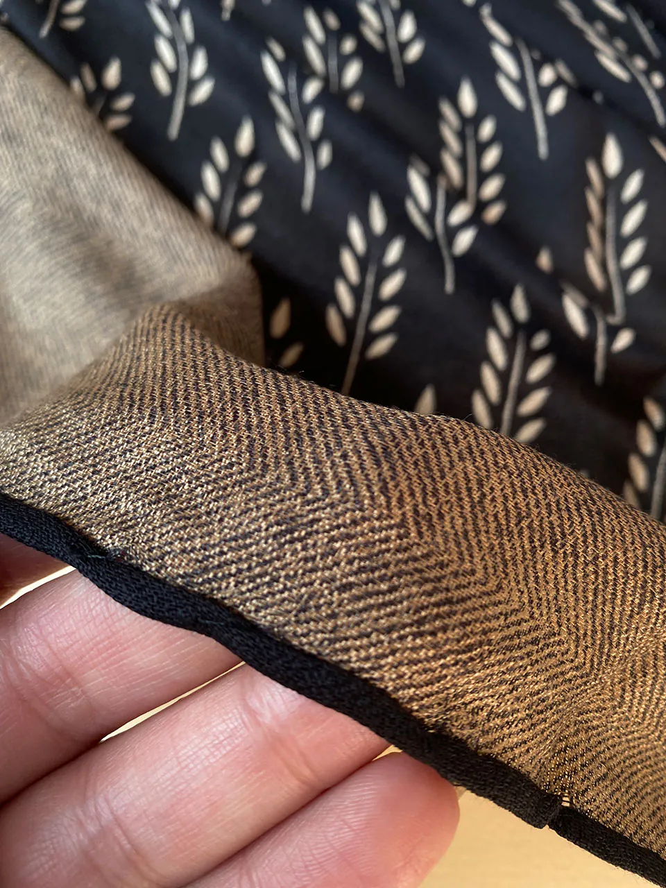 6526-4-min روسری نخی زنانه طرح خوشه مادام بلا