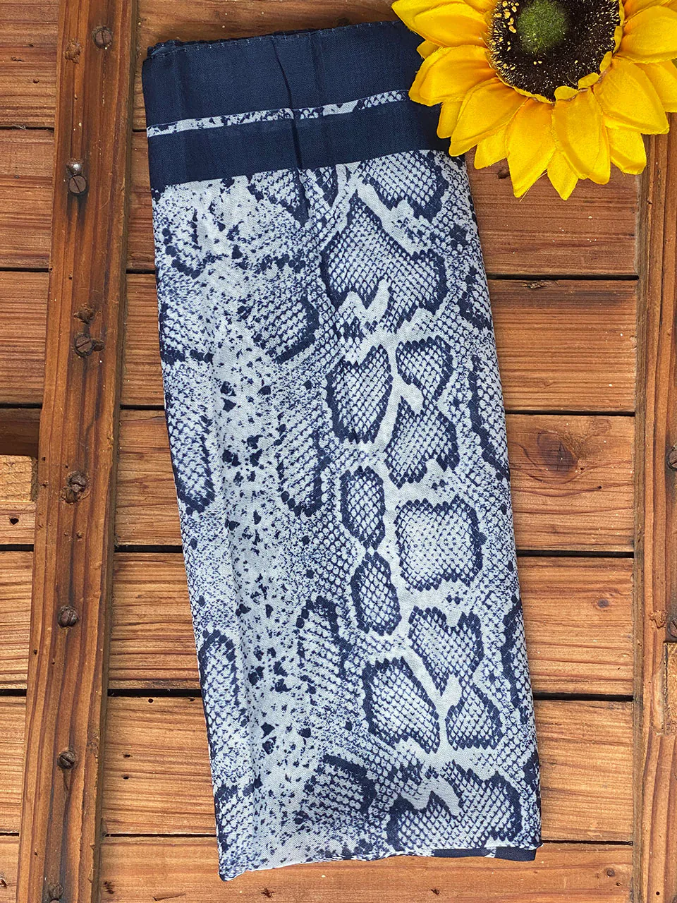 مینی اسکارف نخی طرحدار