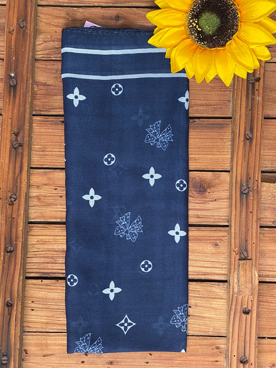 مینی اسکارف نخی طرحدار