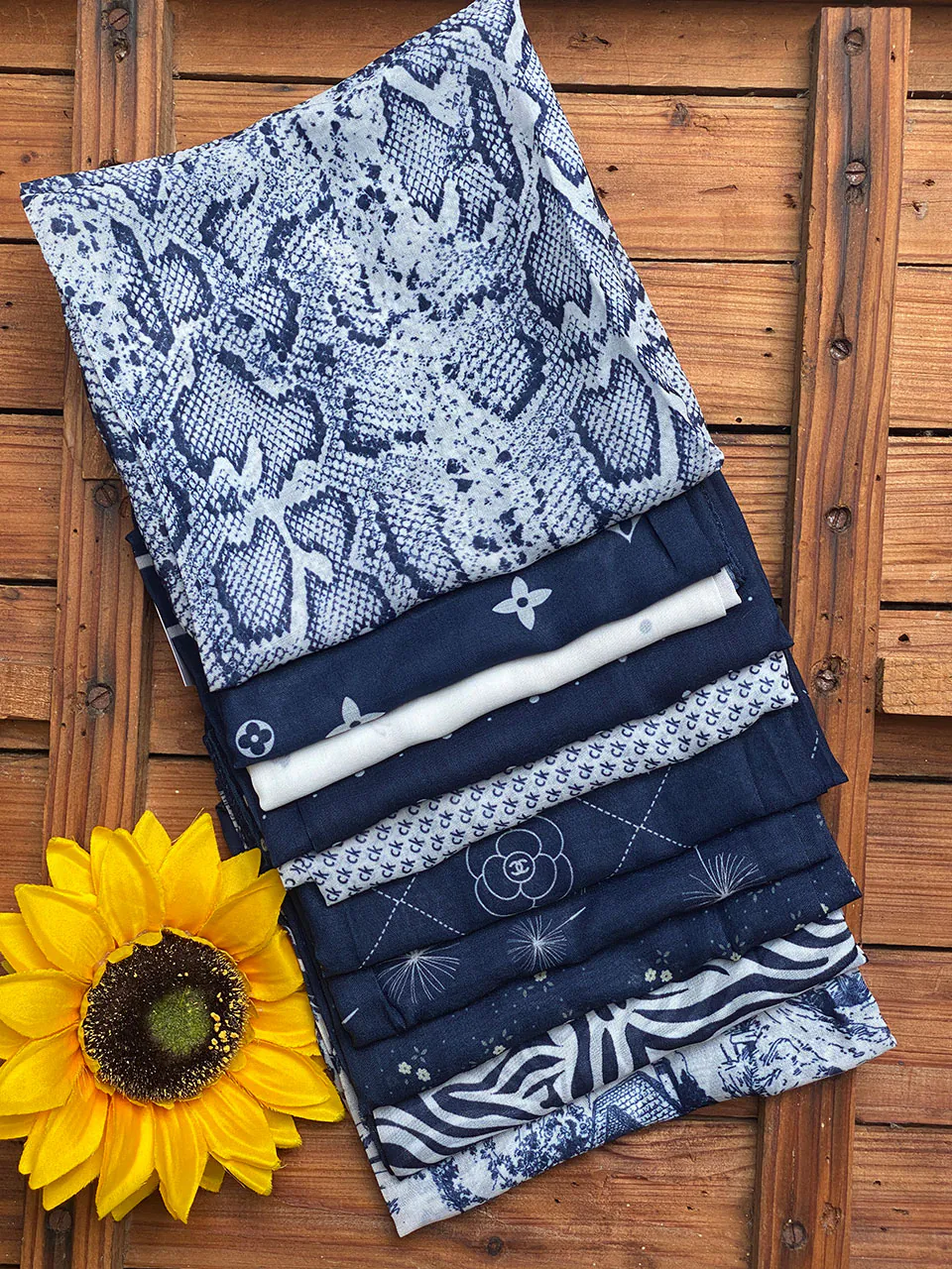 مینی اسکارف نخی طرحدار