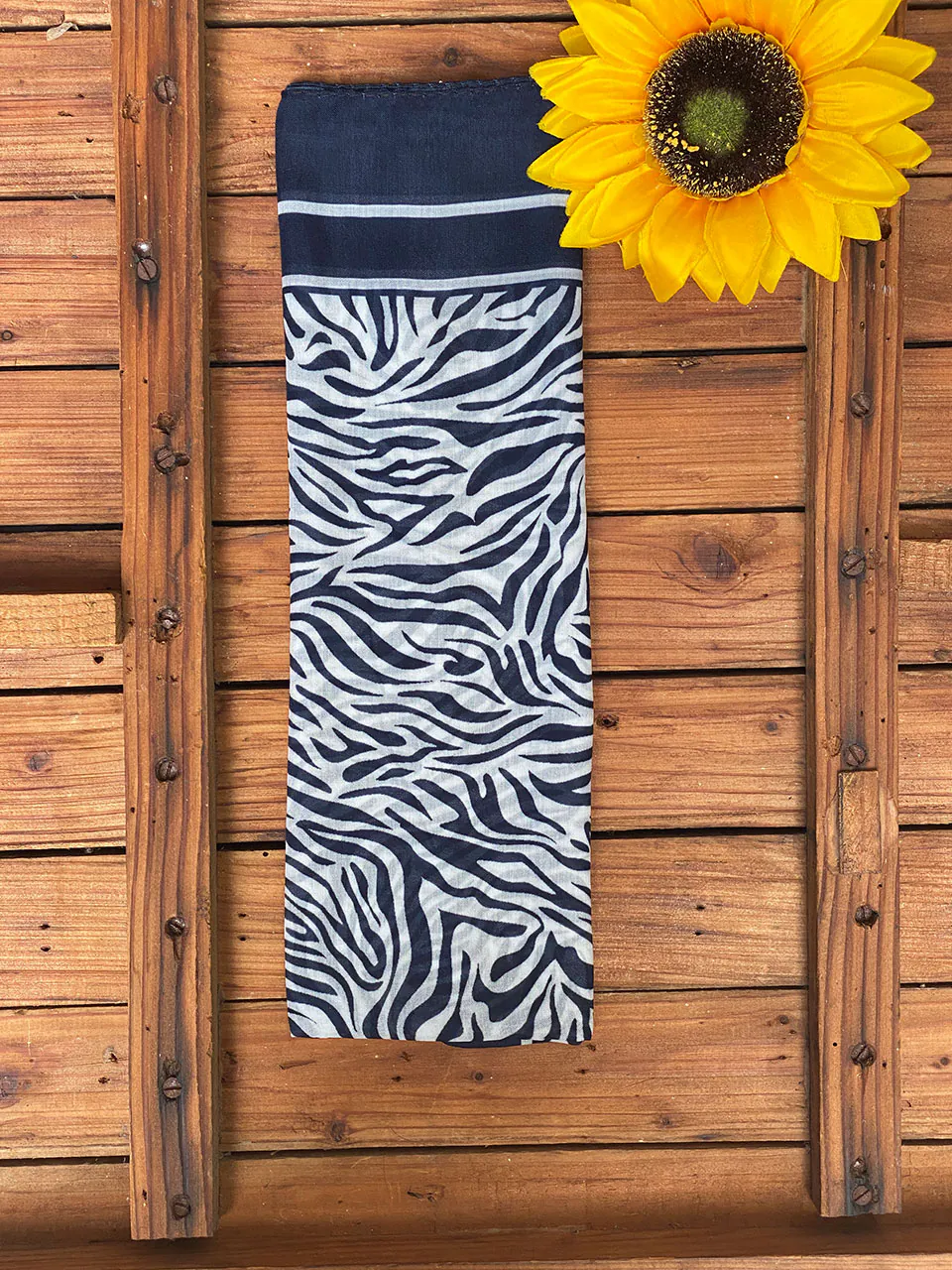 مینی اسکارف نخی طرحدار