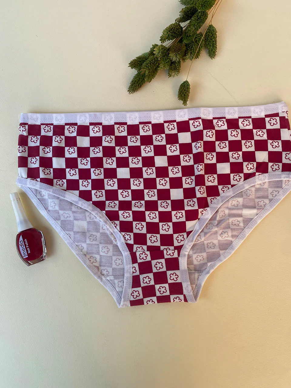 شورت زرشکی نخی مادام بلا