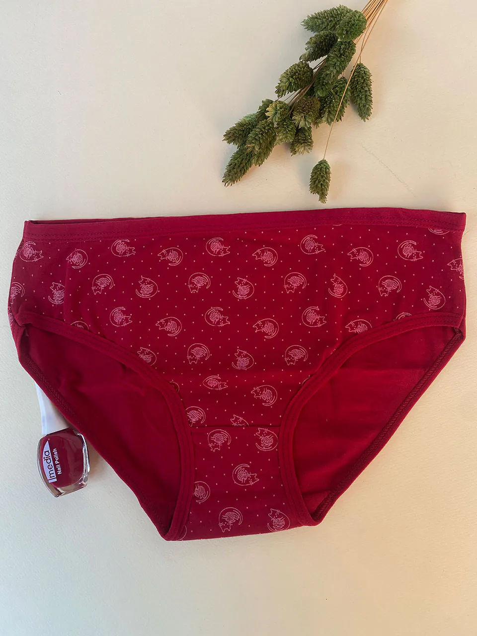 شورت زرشکی نخی مادام بلا