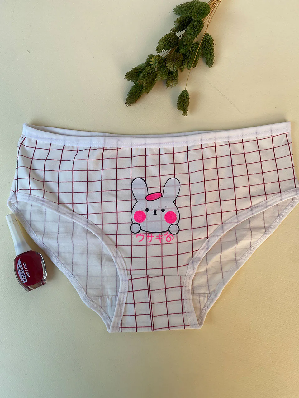 شورت زرشکی نخی مادام بلا