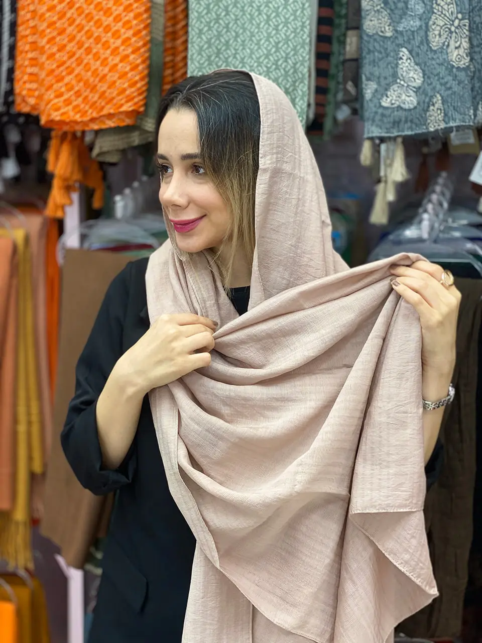 شال منگوله دار لاریس