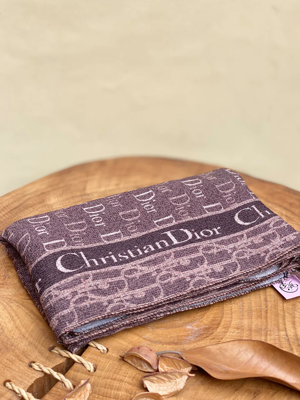 شال قهوه ای مارک برشکا