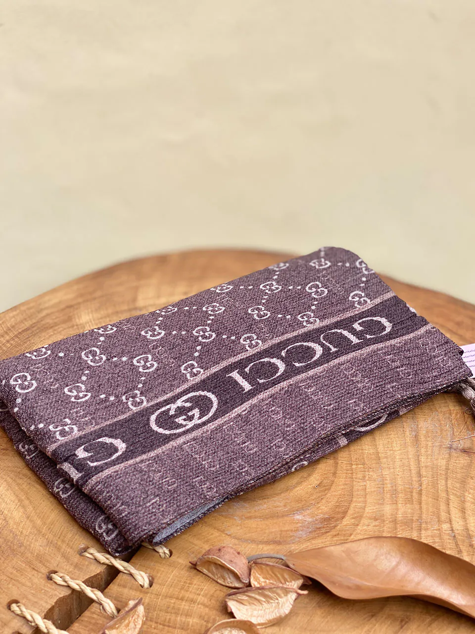 شال قهوه ای مارک برشکا