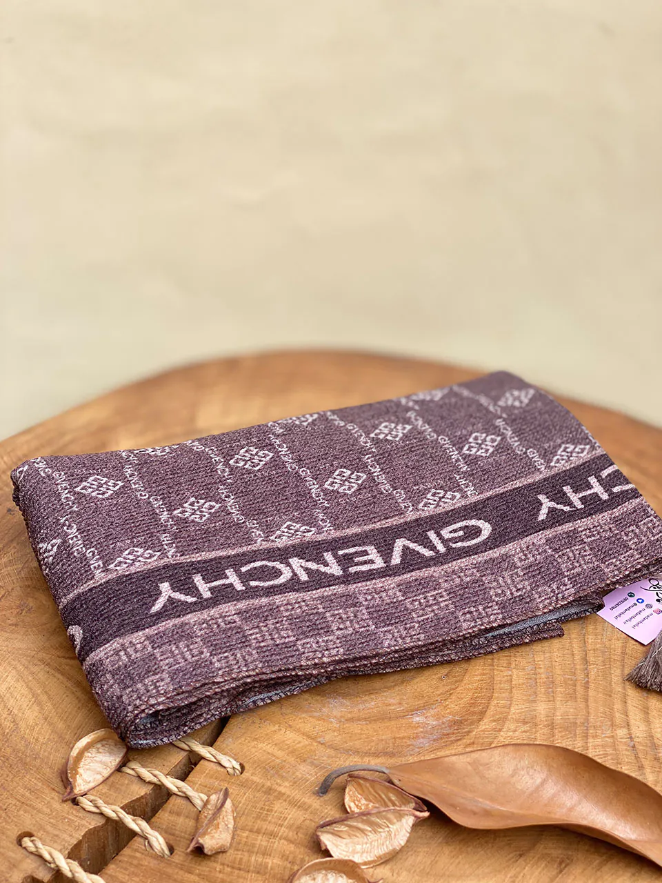 شال قهوه ای مارک برشکا