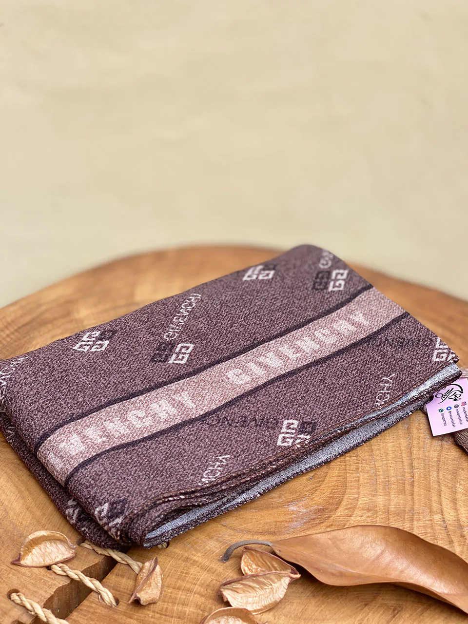 شال قهوه ای مارک برشکا