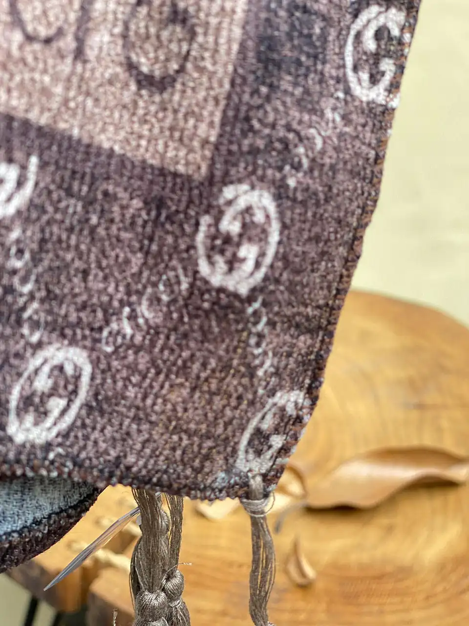 شال قهوه ای مارک برشکا