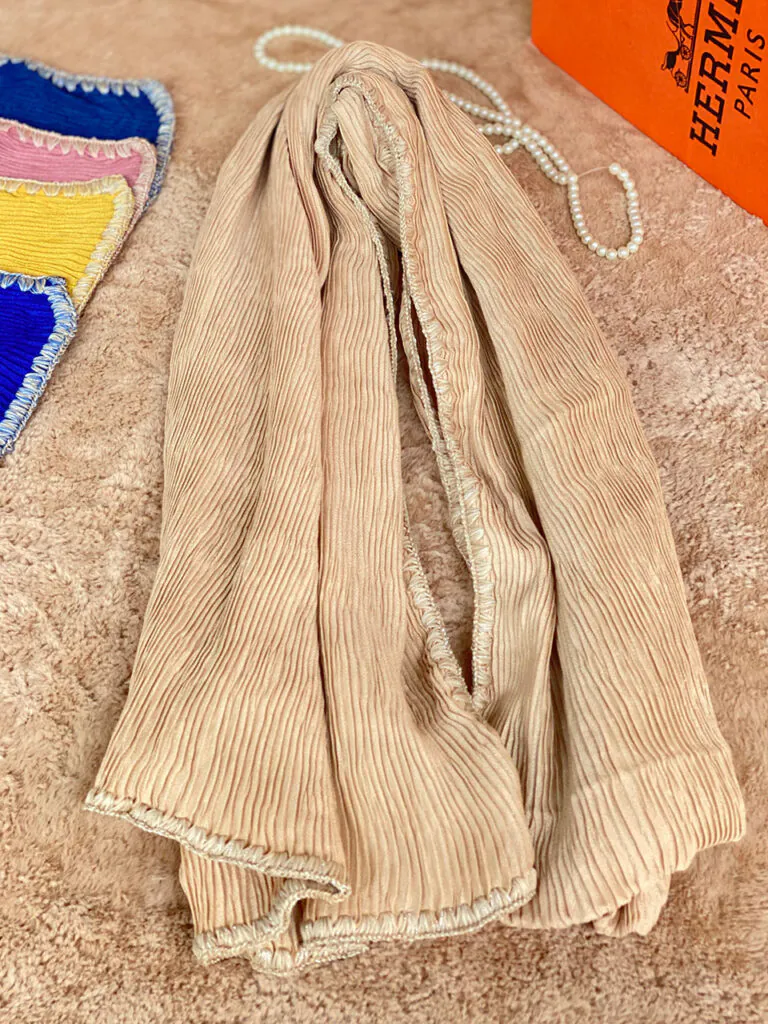 شال پلیسه دور بافت