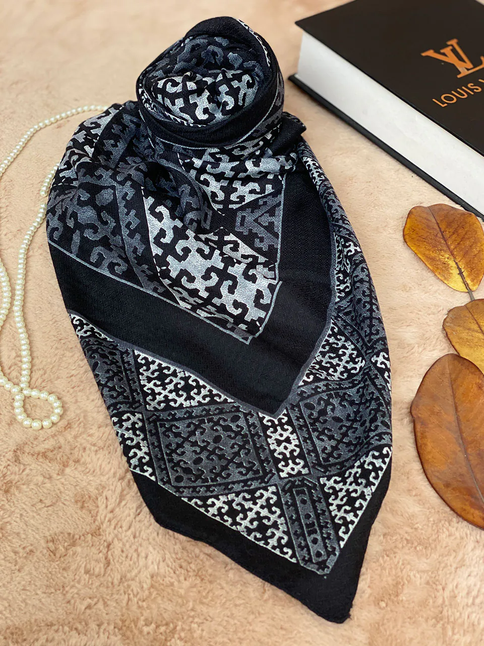 روسری نخی طرحدار زنانه