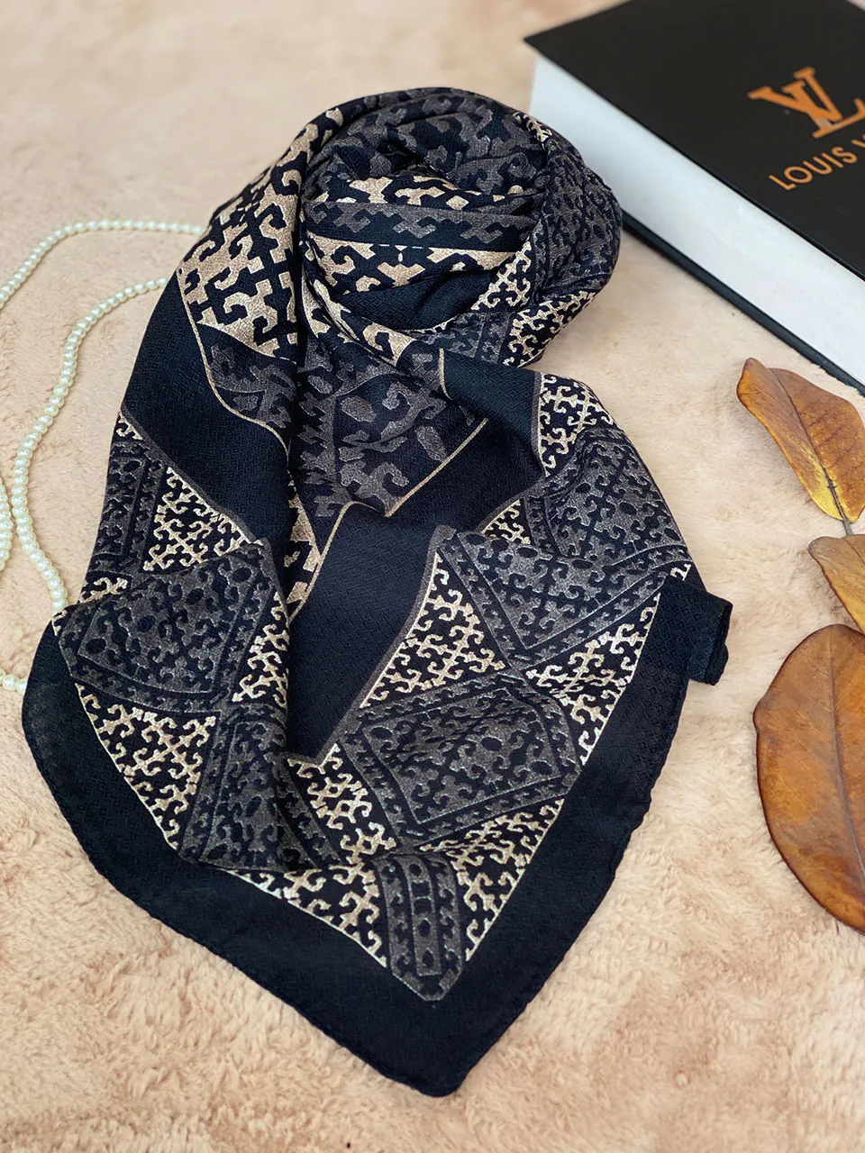 روسری نخی طرحدار زنانه