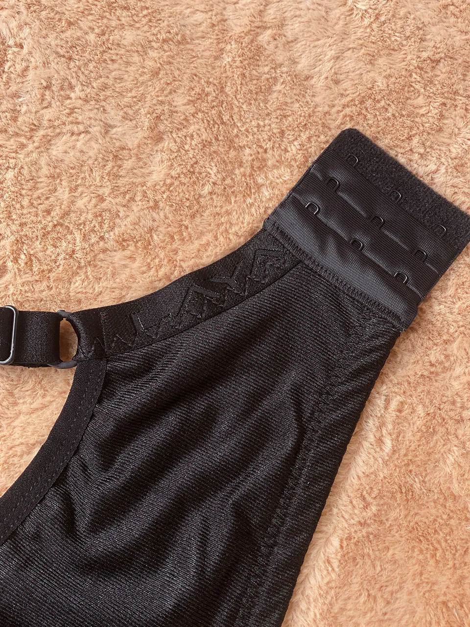 سوتین مشکی زنانه