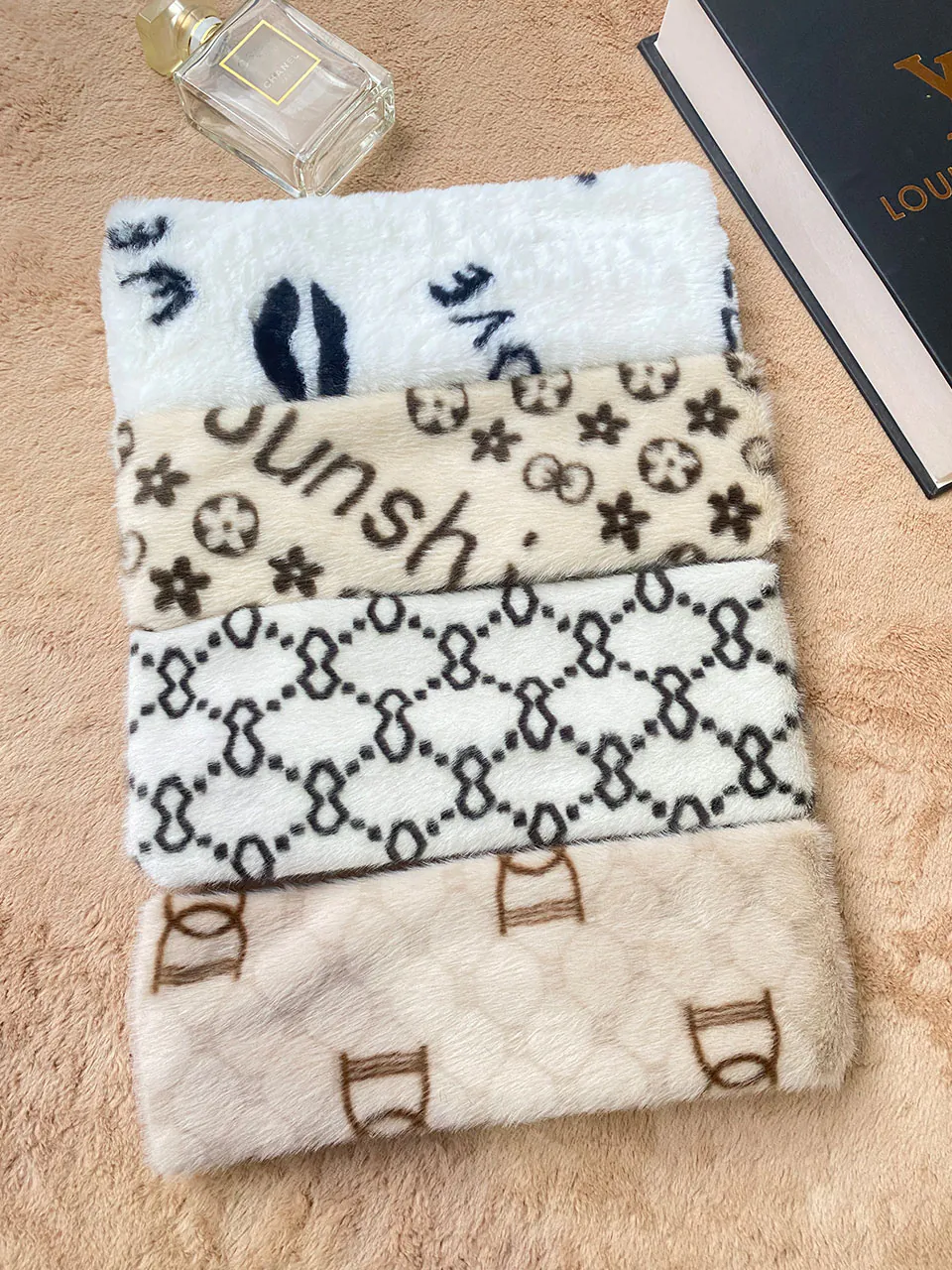 هدبند خز روسی طرحدار فروشگاه مادام بلا رشت