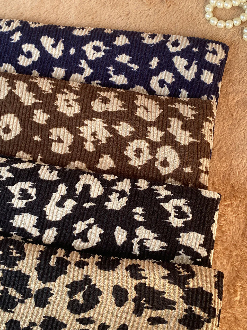 شال پلیسه پلنگی دور گان مادام بلا