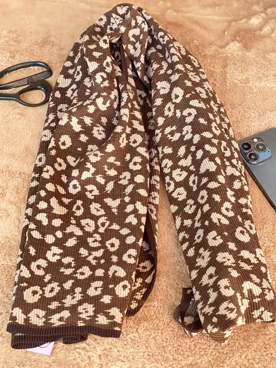 شال پلیسه پلنگی دور گان مادام بلا