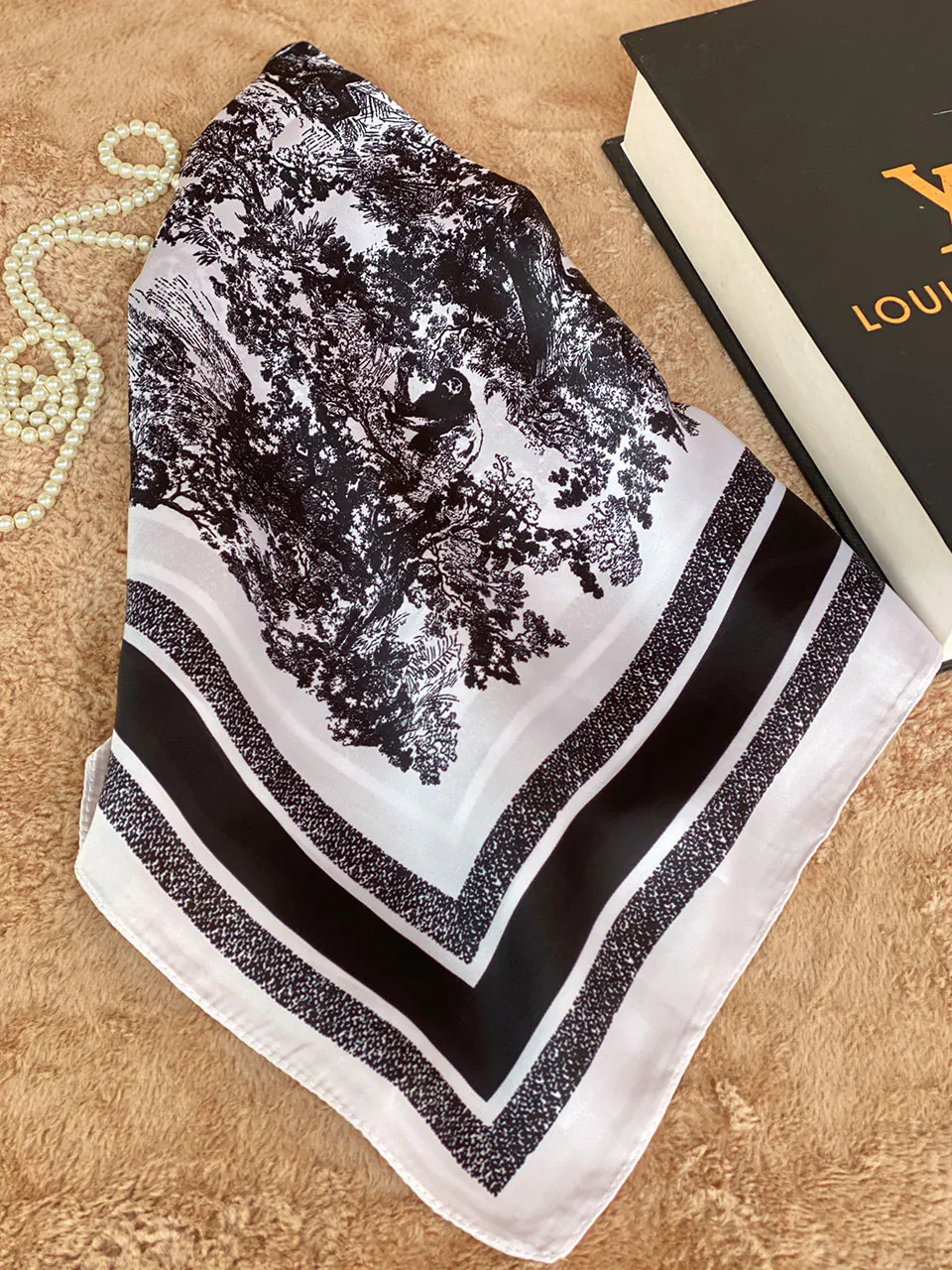 مینی اسکارف دیور