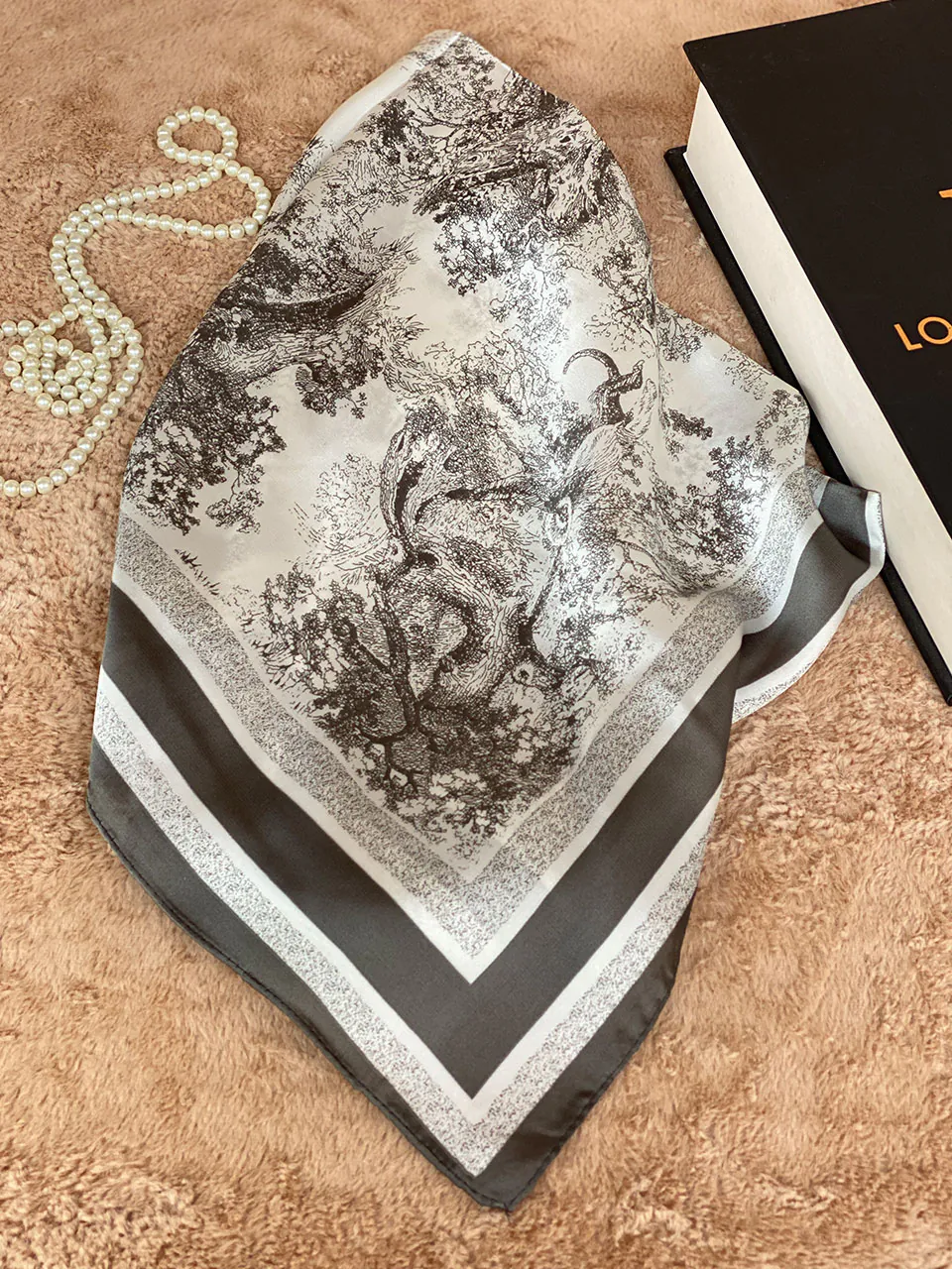 مینی اسکارف دیور